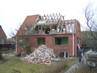 Bild 1 von Wieder wird ein altes Loogster Haus abgerissen