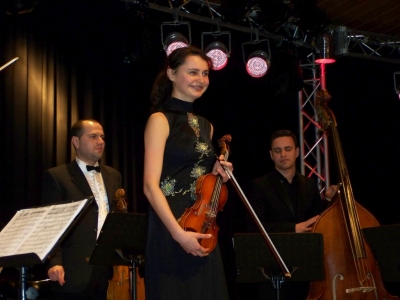 Bild 0 von Junge Violinistin aus der Ukraine begeisterte Juister Publikum