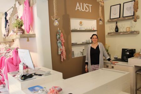 Bild 0 von Pino ist der Liebling in der neuen Aust-Boutique auf Juist
