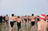Bild 1 von Rekordbeteiligung beim Juister Neujahrsschwimmen 