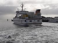 Bild 2 von „Frisia VI“ befördert nun Fahrgäste und die Fracht