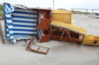 Bild 0 von Windhose über Juist richtete großen Schaden am Strand an