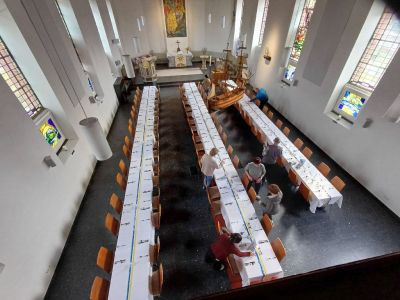 Bild 0 von Evangelische Kirche wurde für Stiftermahl vorbereitet