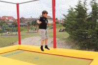 Bild 1 von Trampolinspringen, Minigolf und ein Geschenk für Juister Schulkinder