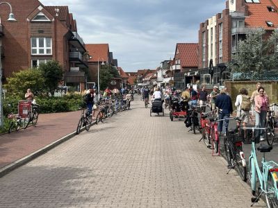 Bild 0 von Straßen rund um den Kurplatz rücksichtslos zugeparkt